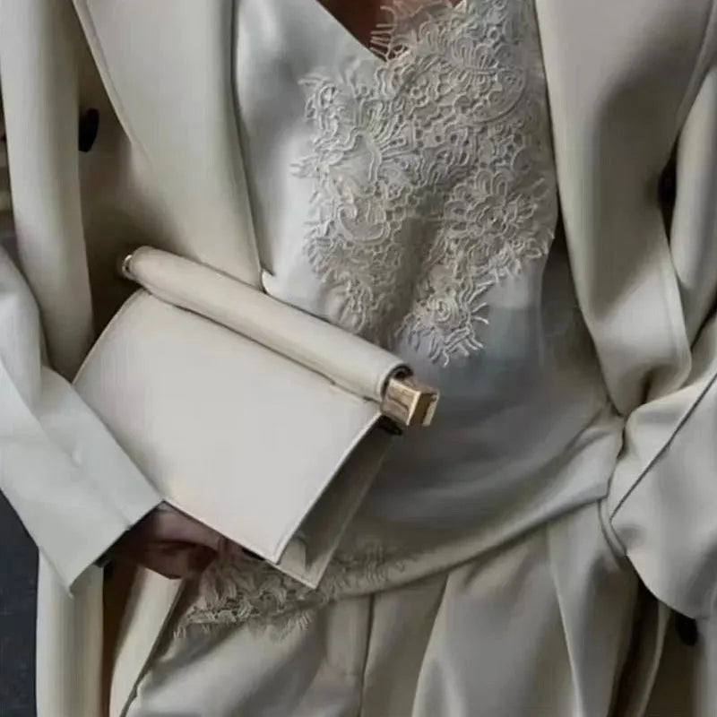 Bar-Top Chain Shoulder Bag