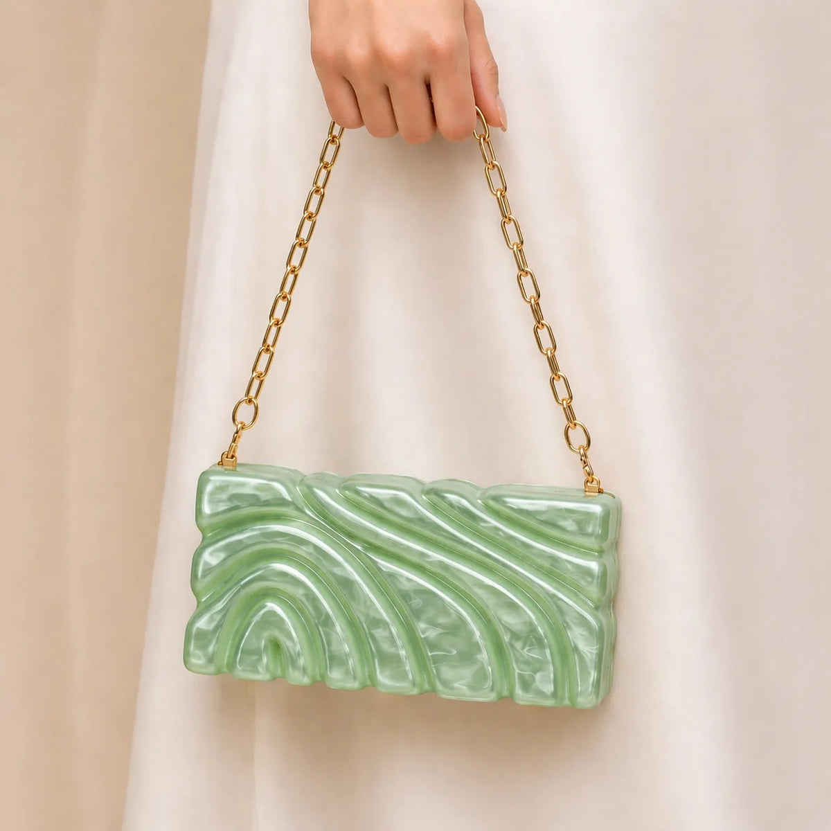 Swirl-Pattern Chain Clutch