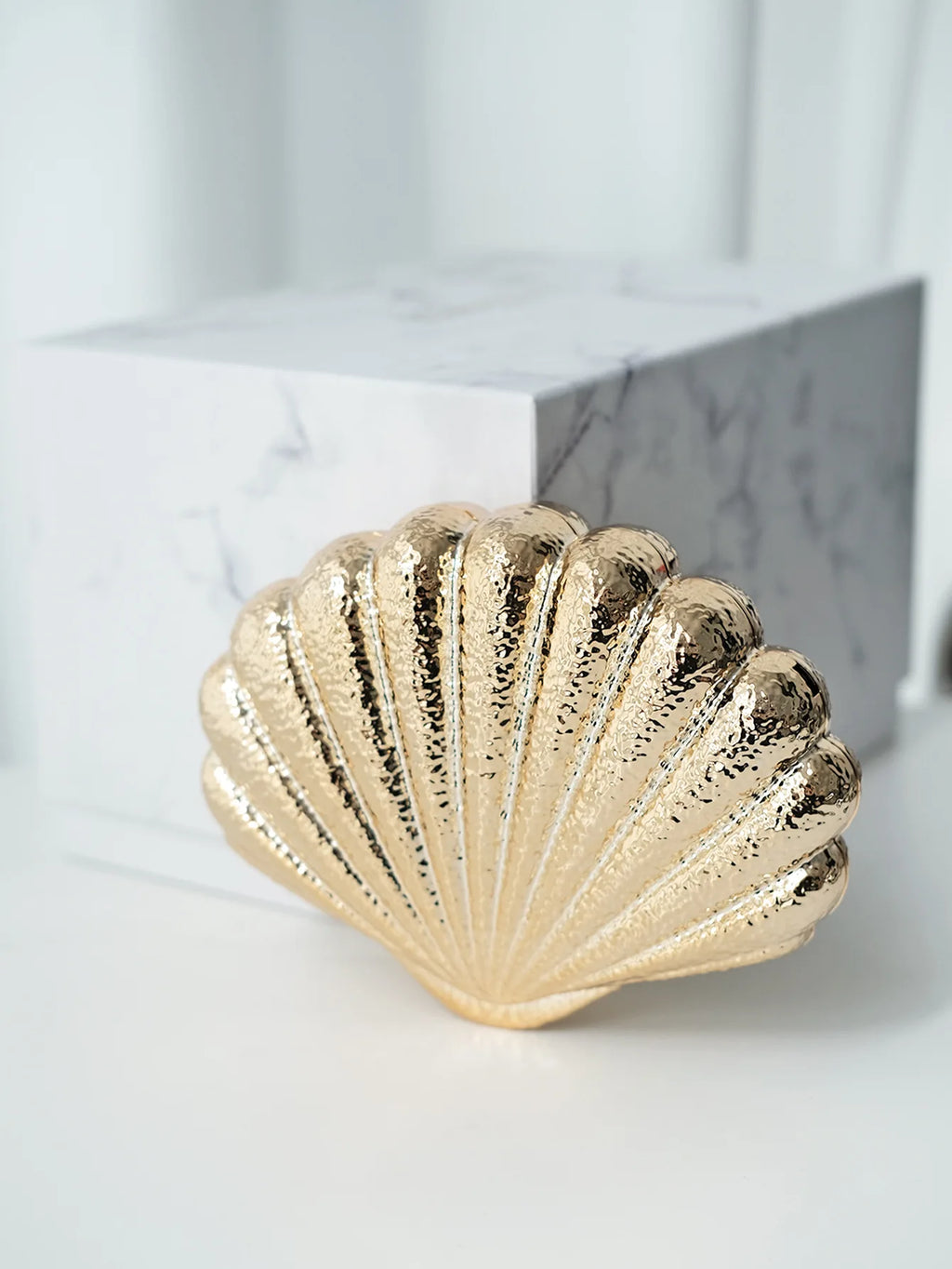 Metallic Shell-Shaped Clutch Bag