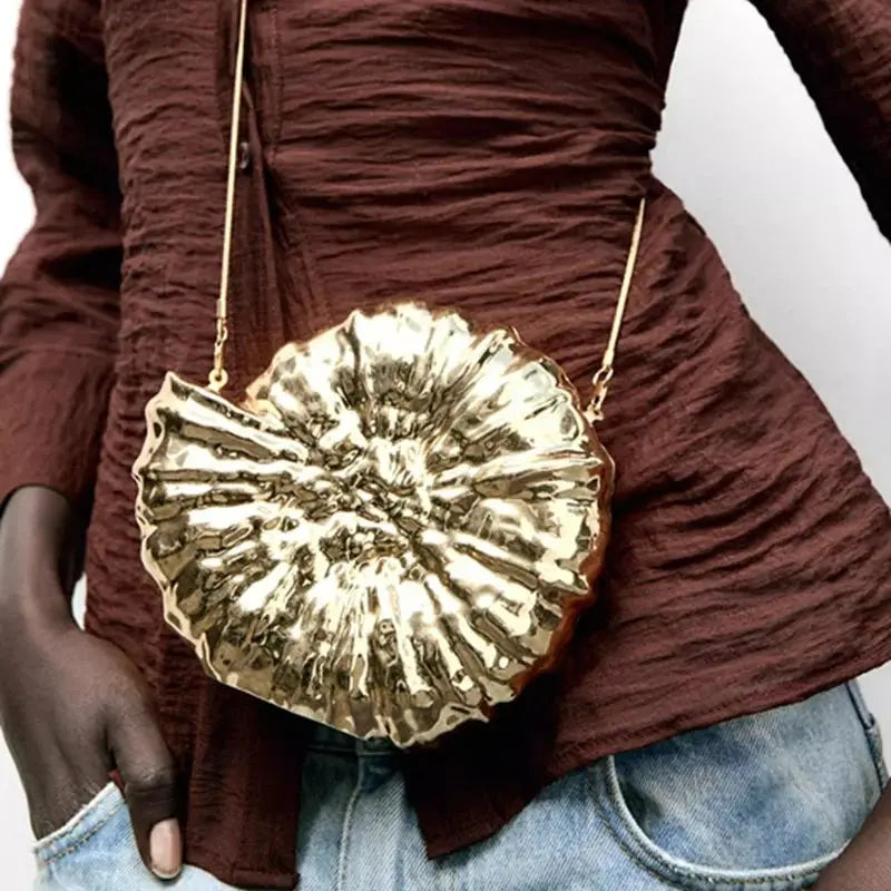 Shell-Shape Chain Shoulder Bag